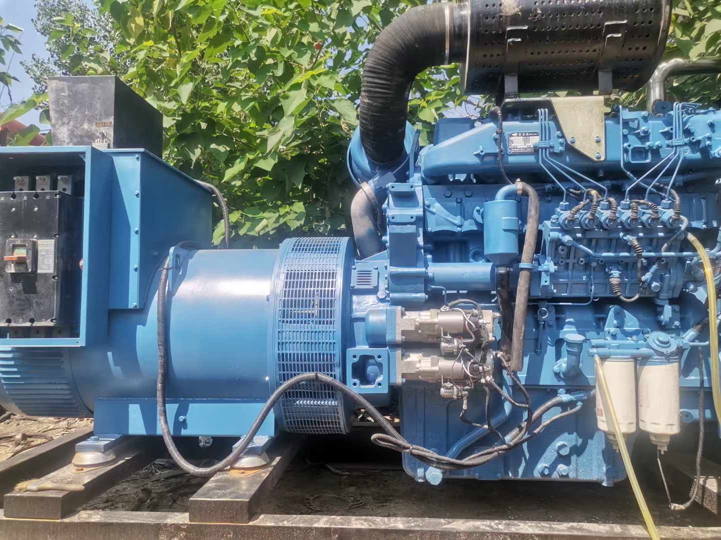 琼结详细说明降低 800kW 柴油发电机输出电流波动的方法