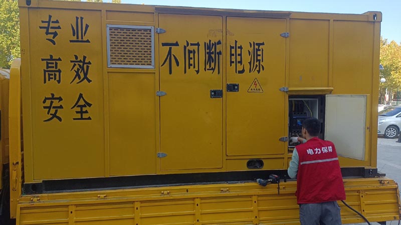 琼结柴油发电机组和UPS电源配合使用时，如何避免切换过程中的电力中断？